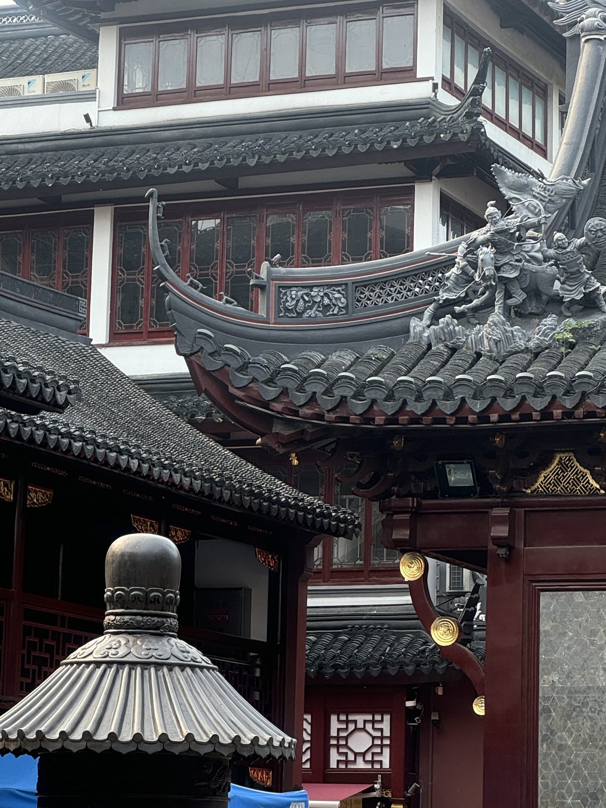 Carved warrior figures on a curved tiled roof